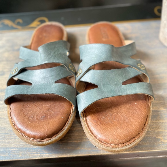 BORN blue grey leather flat low sandals Womens 9 - Picture 2 of 9